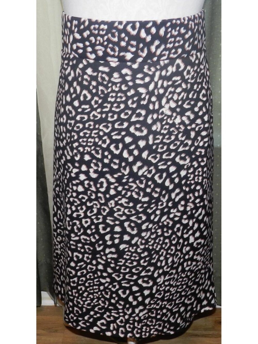 Eloquii Woman size 26 stretch blend artsy skirt plus size 10" kick pleat